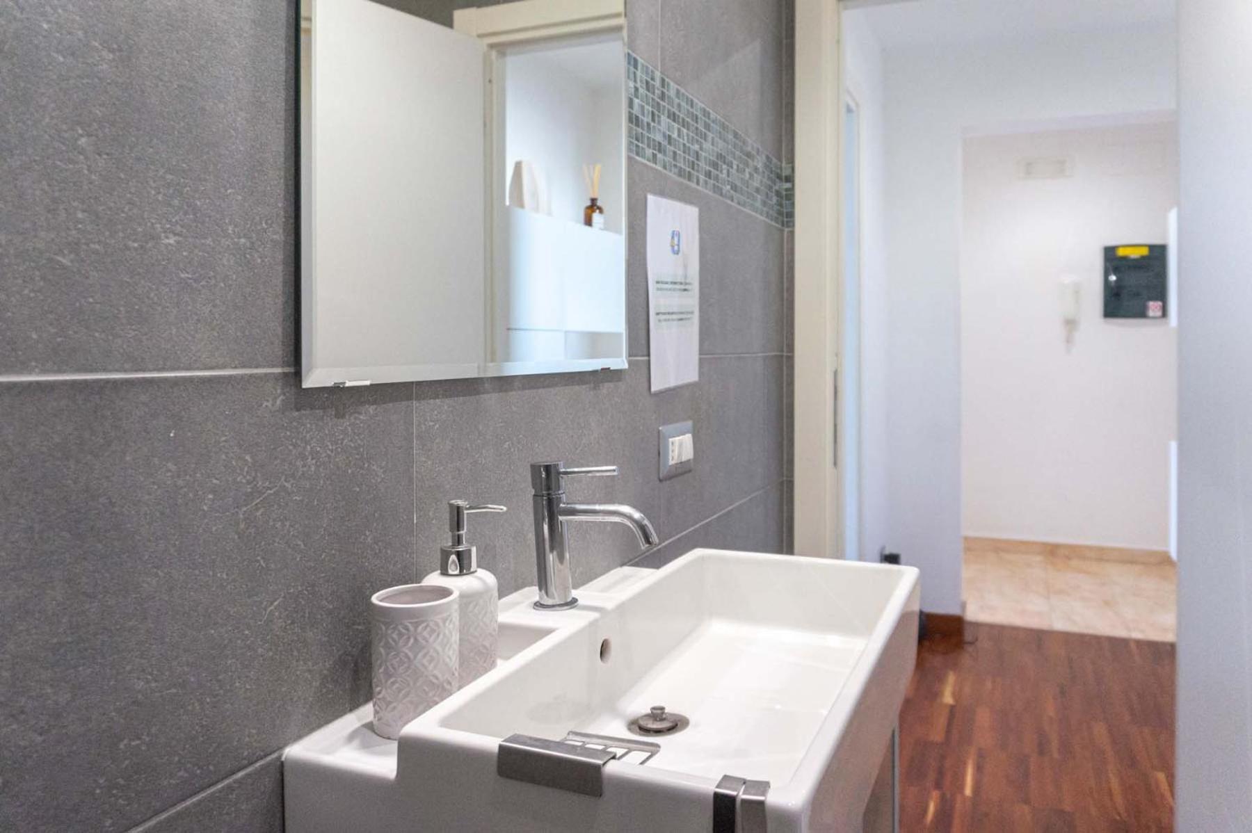 Colosseum Cosy Apartment Close To Metro Рим Экстерьер фото